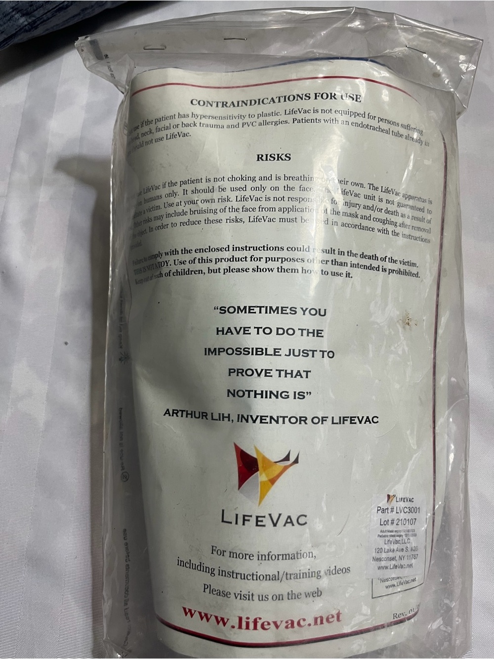 LifeVac Home Kit airway clearing device. Model LVC3001 designed for choking emer - Picture 2 of 2